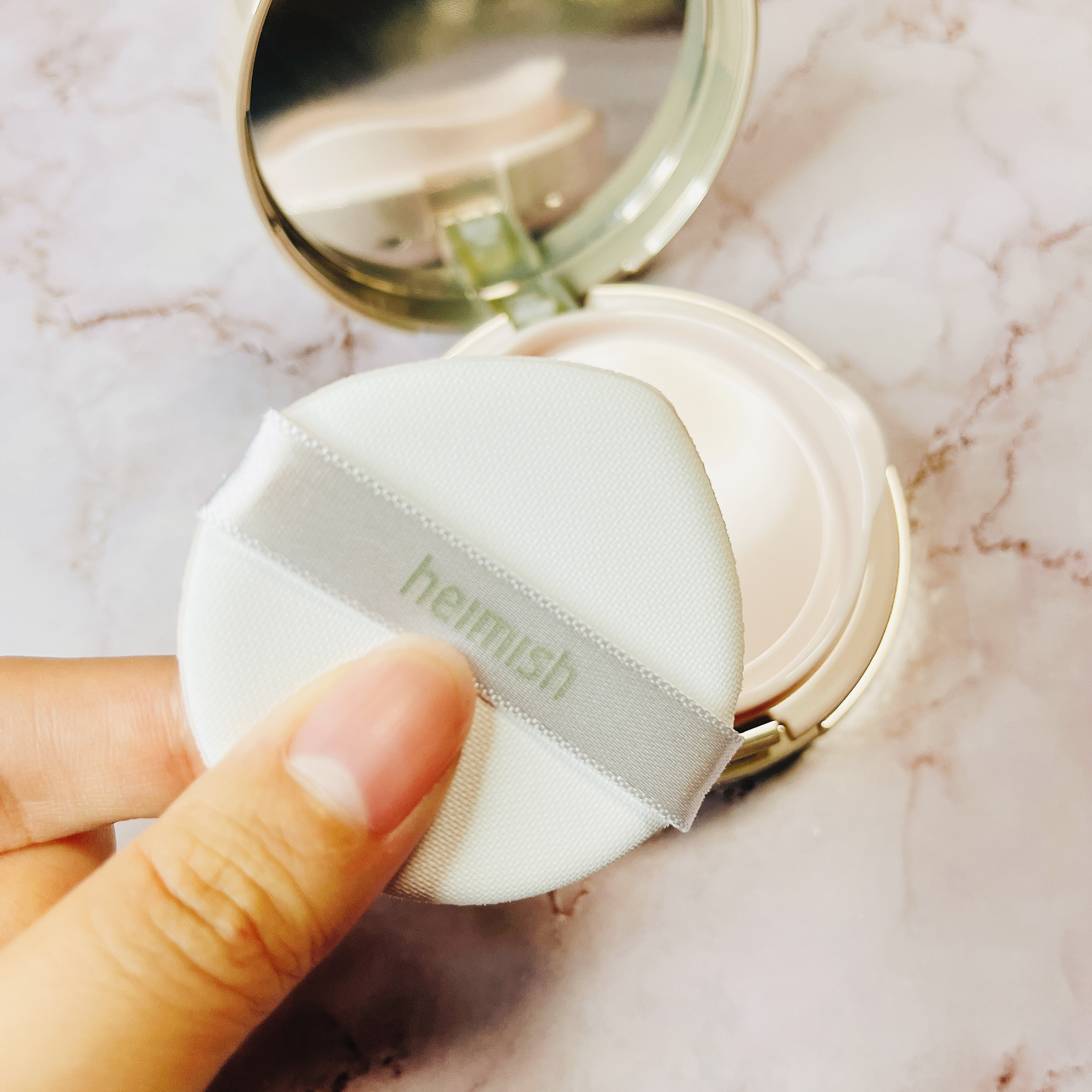 アートレス パーフェクト クッション #21 Light Beige/heimish/クッションファンデーションを使ったクチコミ（3枚目）