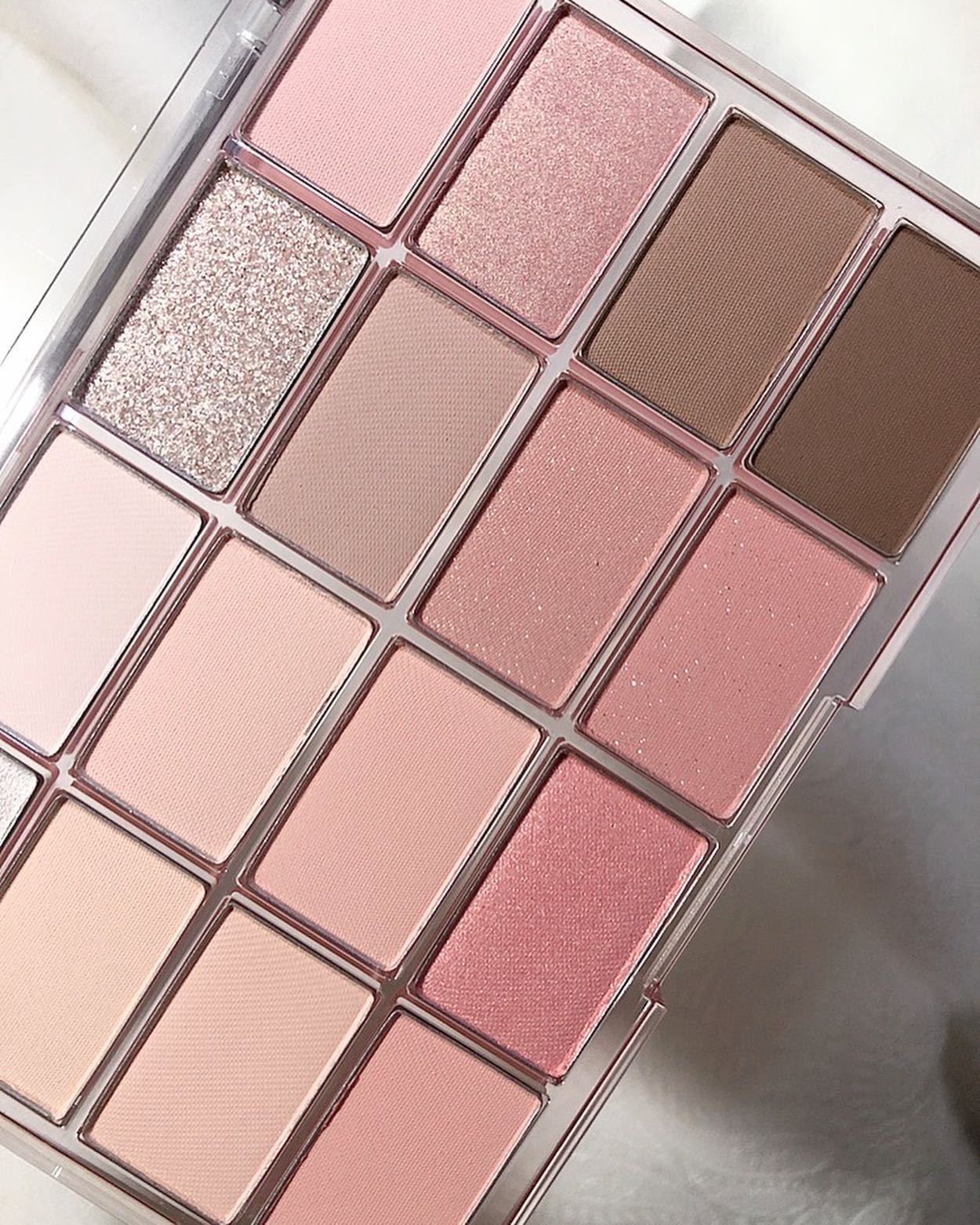 ソフトブラーリングアイパレット/wakemake/アイシャドウパレットを使ったクチコミ（3枚目）