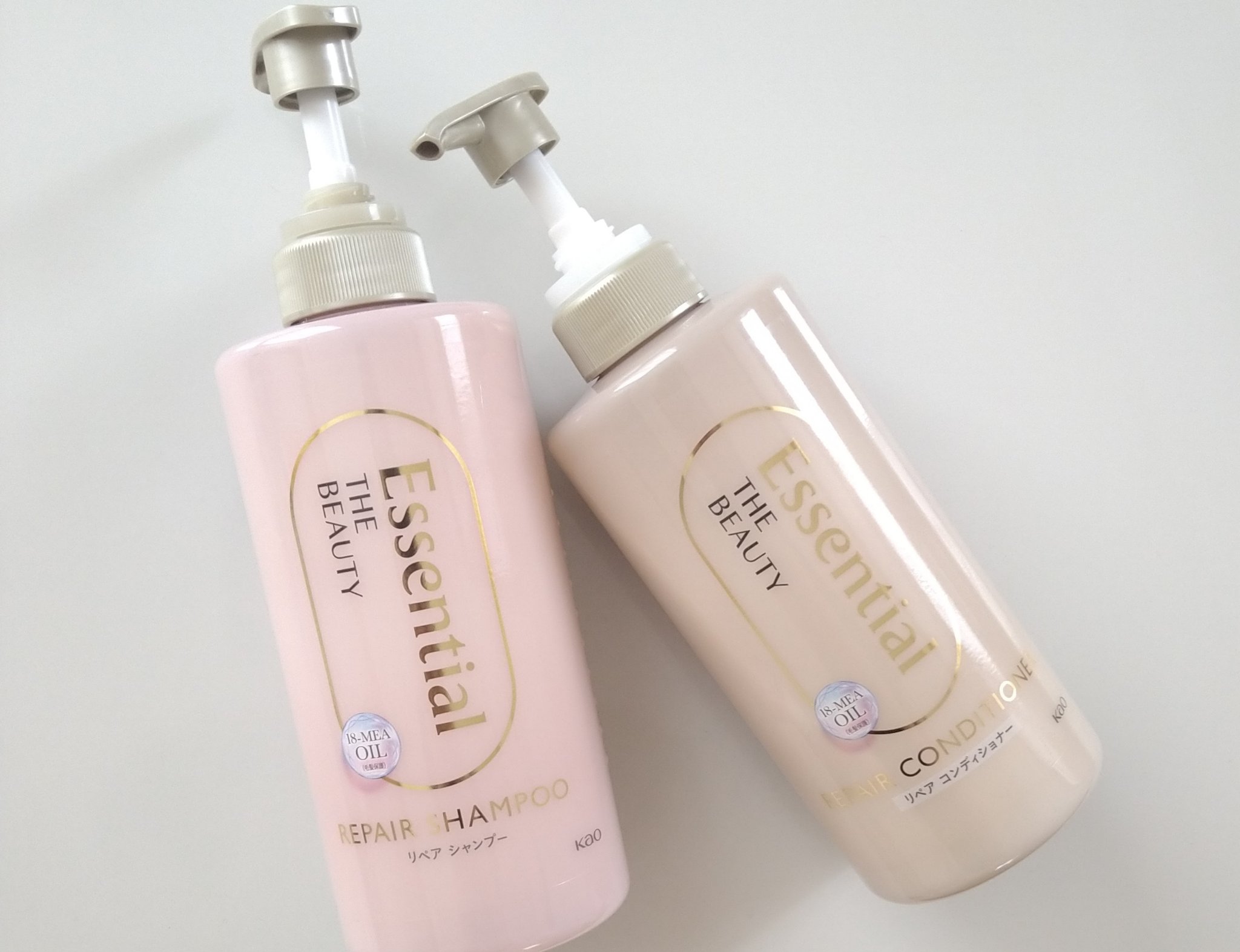 エッセンシャル ザビューティ リペアシャンプー・コンディショナーのクチコミ「#PR　#エッセンシャル

ミルキーカラーのボトルデザインが可愛い、シャンプーとコンディショナ.....」（1枚目）