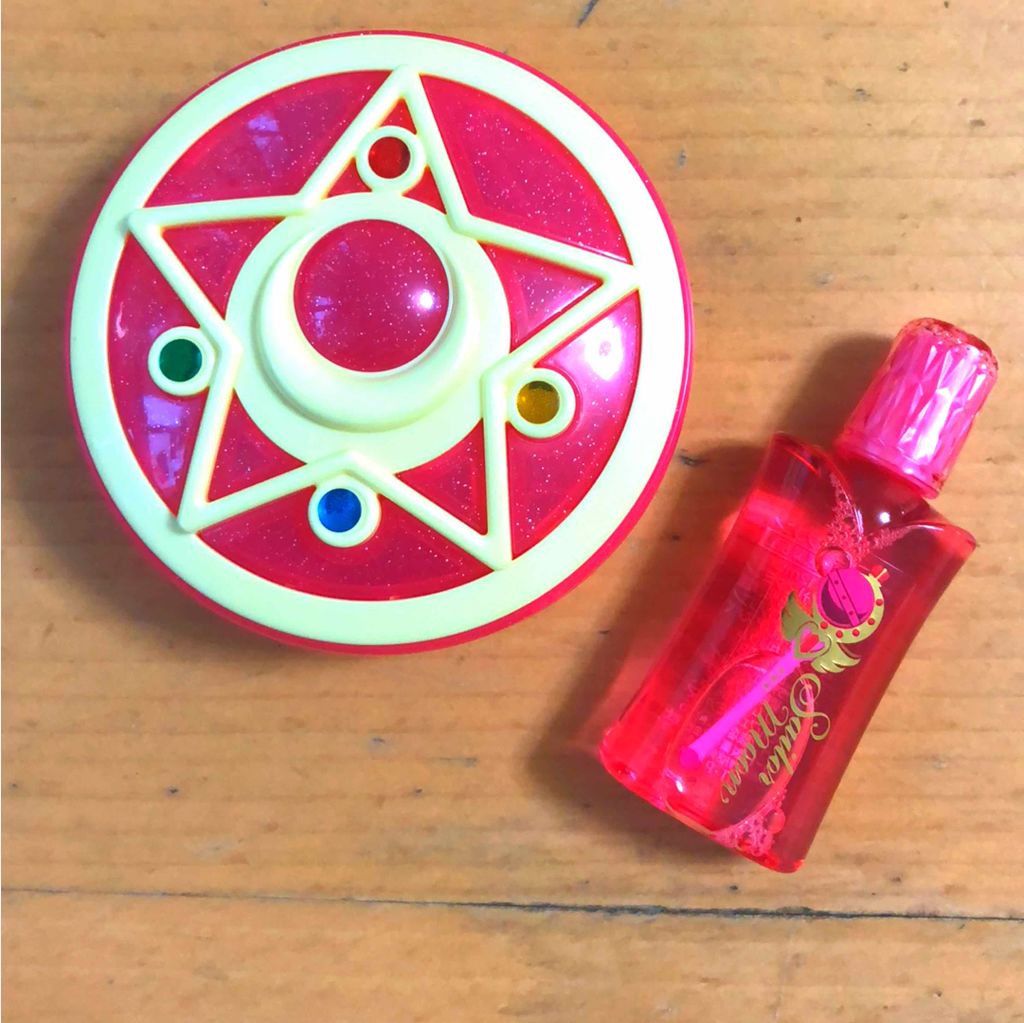 不二子ちゃん on LIPS 「やっぱり可愛いセーラムーン🌙紫外線で疲れた目にビタミンチャージ..」(1枚目)