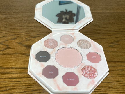 DEAR DAHLIA ブルーミング エディション シークレット ガーデン パレットのクチコミ「今日の投稿になります♪
DEAR DAHLIA ブルーミング エディション シークレット .....」(2枚目)