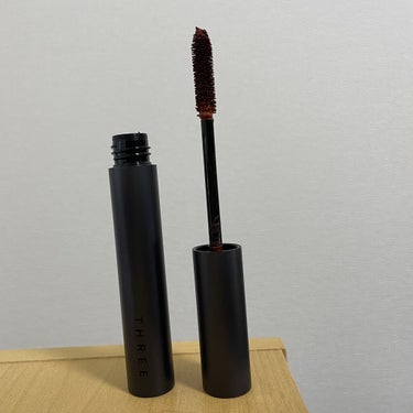 THREE アートエクスプレッショニストマスカラ　02 FIRST IMPRESSION EYE

個人的に初めてのカラーマスカラ( ¨̮ )
色はオレンジよりのブラウン
実際につけてみると赤っぽいかな