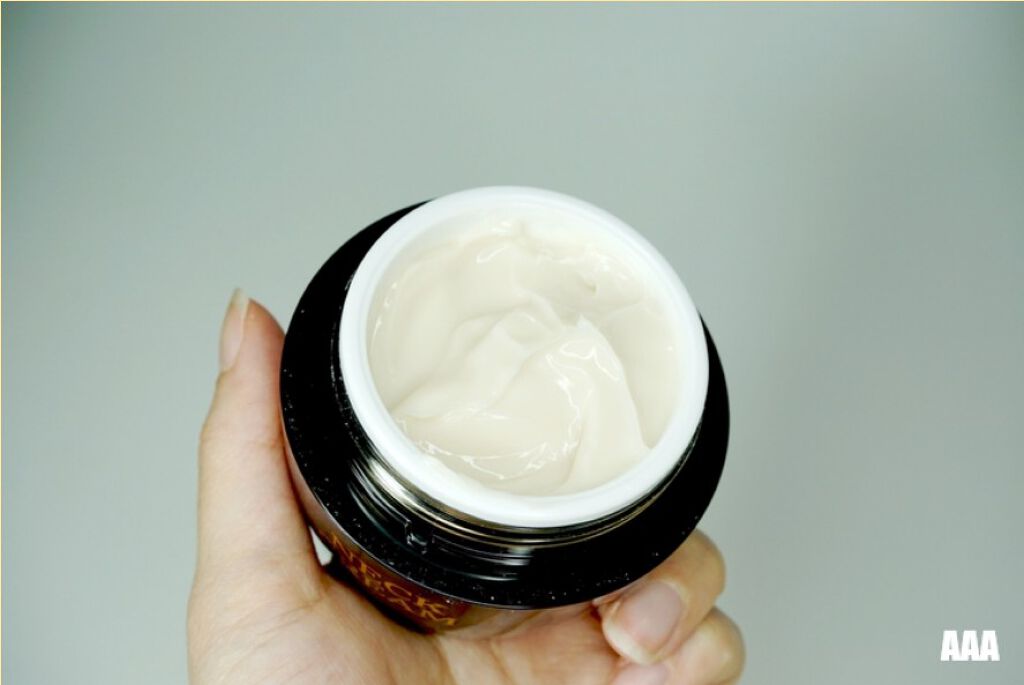 ベラ アルティメットエージ ネッククリーム/VELLA/フェイスクリームを使ったクチコミ（3枚目）