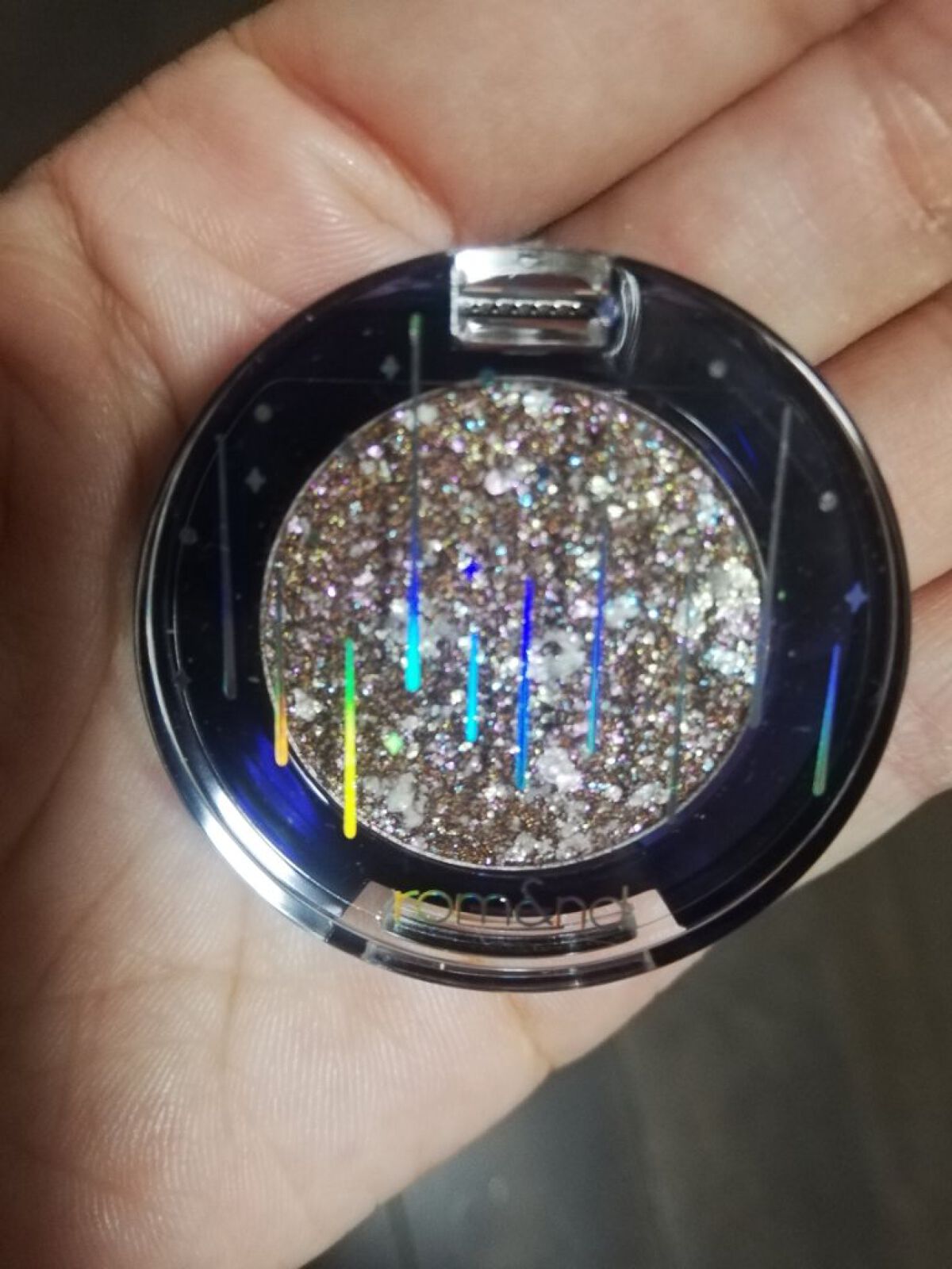 グリッター シャドウ カラー 05 アゥアギャラクシー(OUR GALAXY)/rom&nd/グリッターを使ったクチコミ（1枚目）