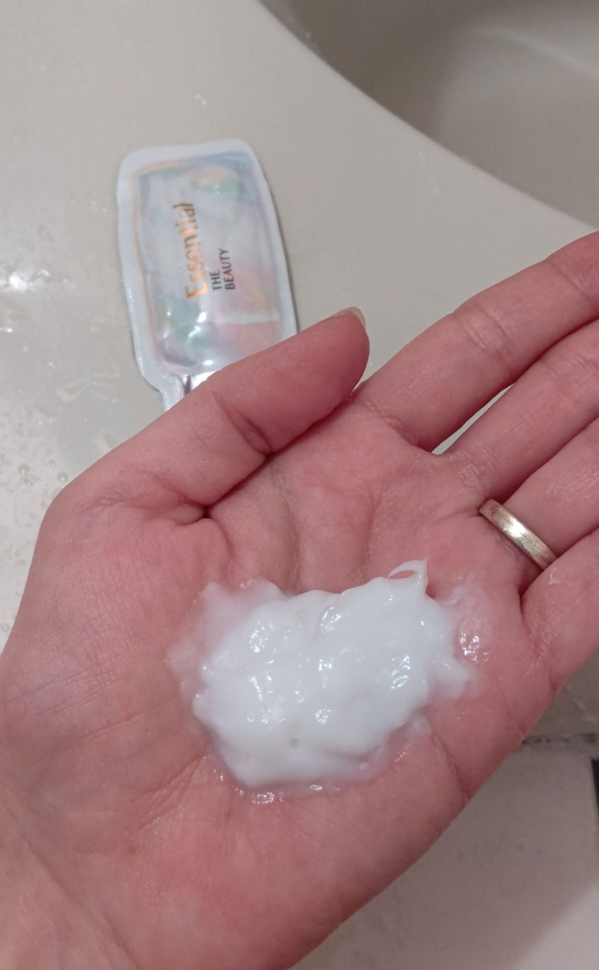 ザビューティ うるツヤチャージヘアパック/エッセンシャル/ヘアマスク・ヘアパックを使ったクチコミ(1枚目)