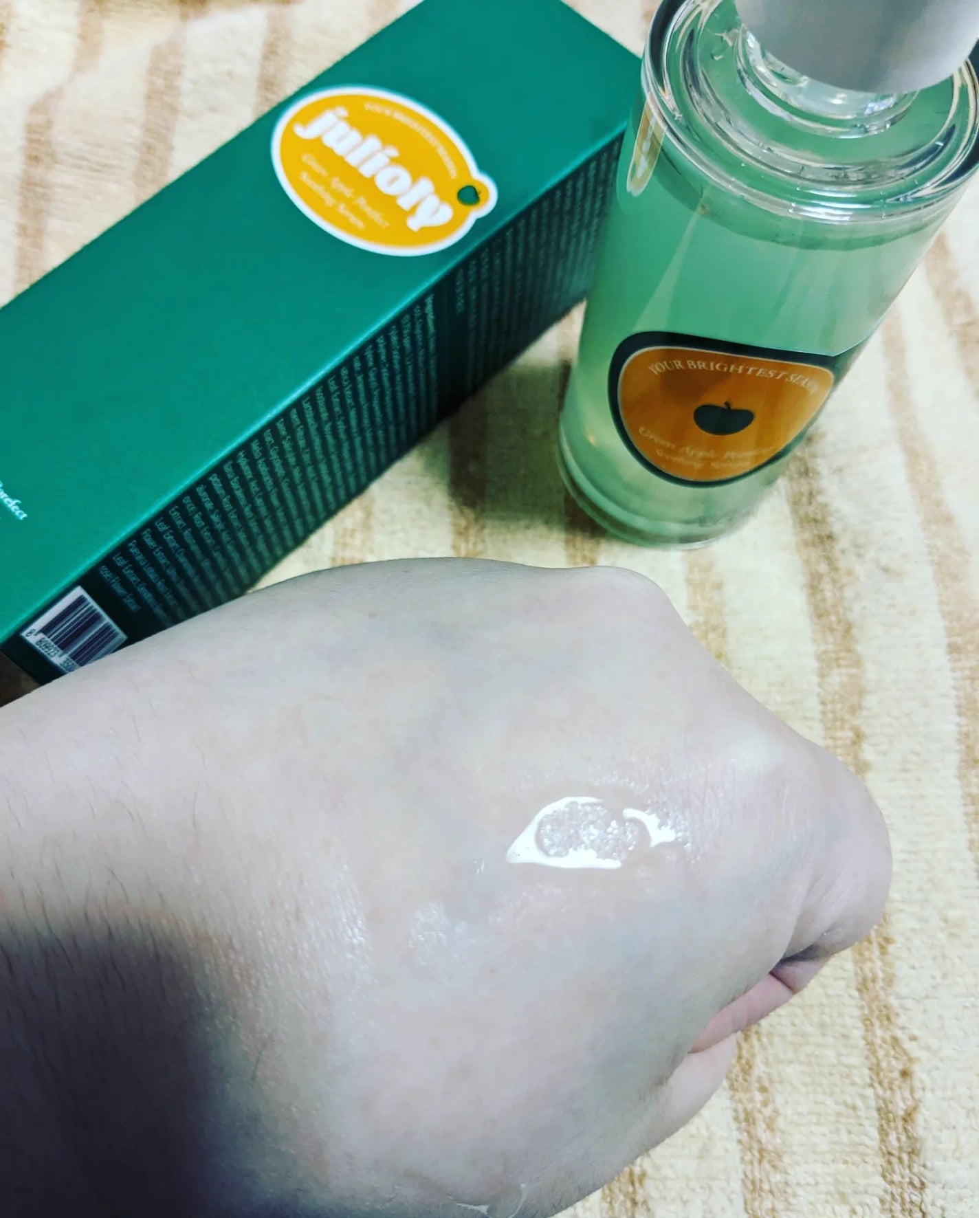 青リンゴ毛穴ケアセラム/Julioly/美容液を使ったクチコミ(2枚目)