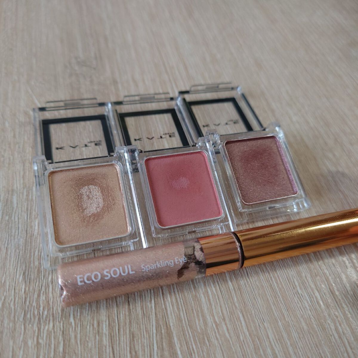 エコソウルスパークリングアイ トゥインクル/the SAEM/リキッドアイシャドウを使ったクチコミ（3枚目）