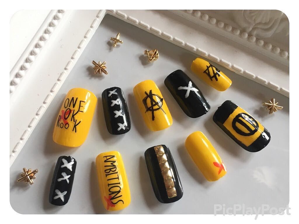 #ボールペンネイル,#ネイル,#セルフネイル,#ワンオクネイル,#ライブネイル,#ワンオクロックネイル,#イエローネイル,#ブラックネイル,#アートネイルのネイルデザイン