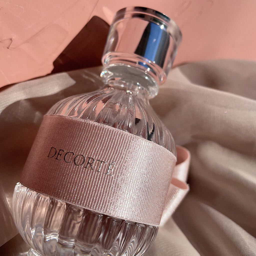 意識にさえ、纏うように。

▶︎キモノ ユイ オードトワレ / DECORTÉ

今年の初買いはこれでした👼🤍
香りのものは仕事柄的にも手を出せなかったのですが、リポソームを買いにコスデコに行ったらこんなにかわいいオードトワレに出会って