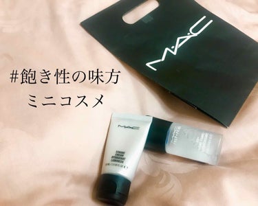 MACのミニコスメ💓
・
ショップ袋と比べてもこんなに小さな
ストロボクリームピンクライトと
プレッププライムフィックス😊
どちらも1620円でございます！
・
ストロボクリームは発光肌をみずみずしく長