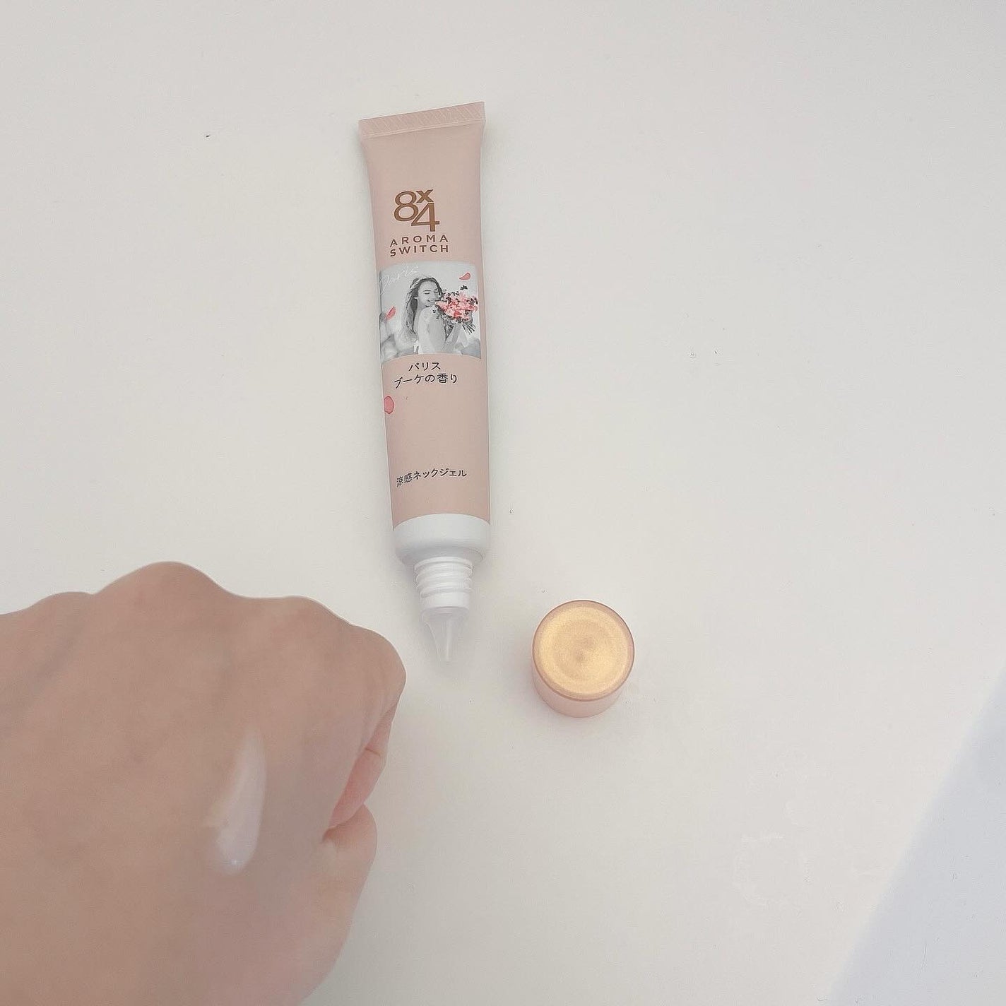 8x4 アロマスイッチ 涼感ネックジェル パリスブーケの香り/8x4/デオドラント・制汗剤を使ったクチコミ(2枚目)