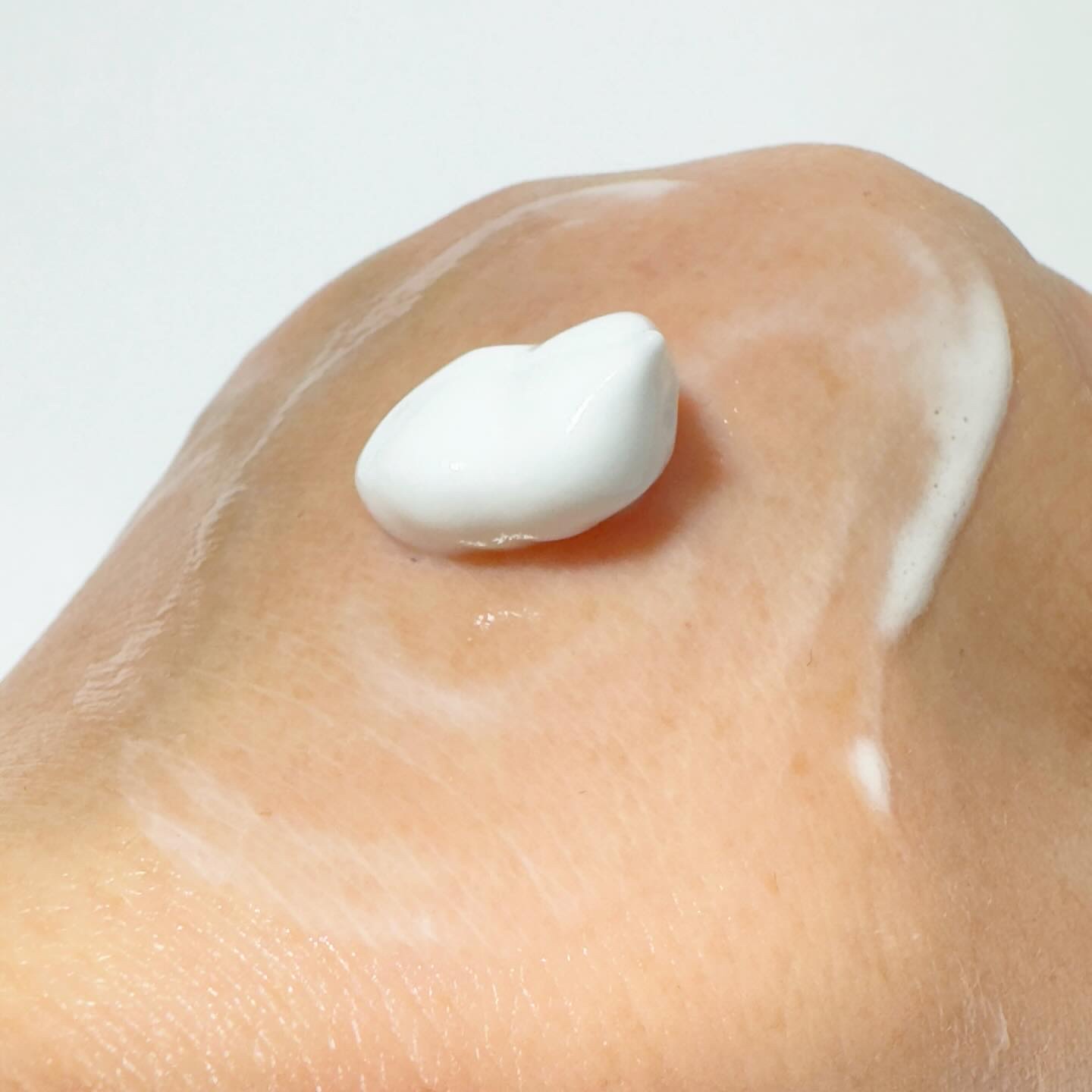 フォーセンス　炭酸生クリームセラム/4SENSE/美容液を使ったクチコミ（2枚目）