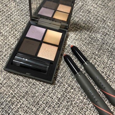 ディメンショナルビジョンアイパレット08deep connection
ものすごくシアーなラベンダーがメインカラー。似たようなカラーをTom Fordとか他でも色々もっているんですが、ベージュパールのク