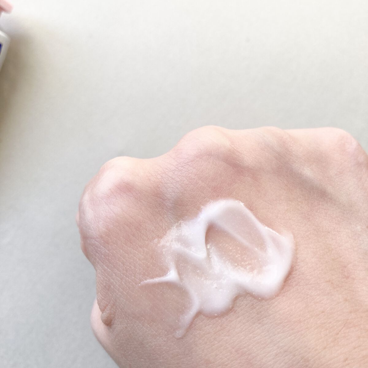 サクラサボン ハンドクリーム/L'OCCITANE/ハンドクリームを使ったクチコミ（2枚目）