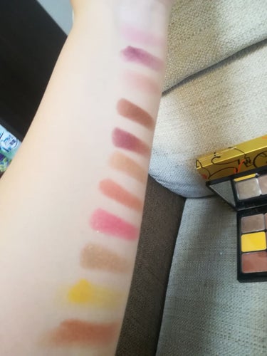 ピカシュウ アイ パレット‐サンダーショック/shu uemura/パウダーアイシャドウを使ったクチコミ（3枚目）