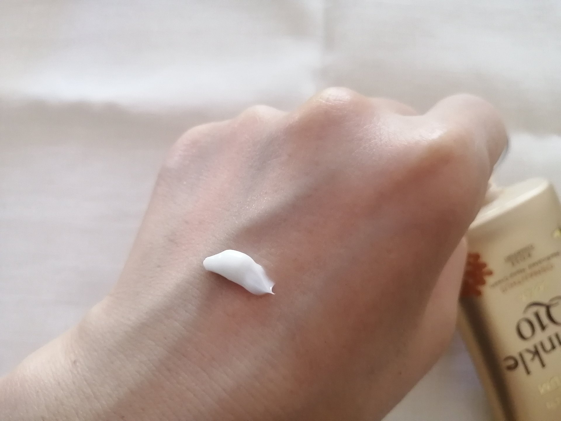 コエンリッチ　ザ　プレミアム  薬用リンクルホワイト　ハンドクリーム  金木犀の香り 【医薬部外品】/コエンリッチQ10/ハンドクリームを使ったクチコミ（3枚目）