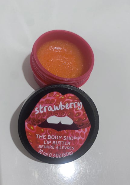 THE BODY SHOP ボーンリッピー リップバーム ストロベリーのクチコミ「2021年のクリスマスアドベントカレンダーに入っていたものを出してきて、最近使ってます。
パッ.....」(1枚目)