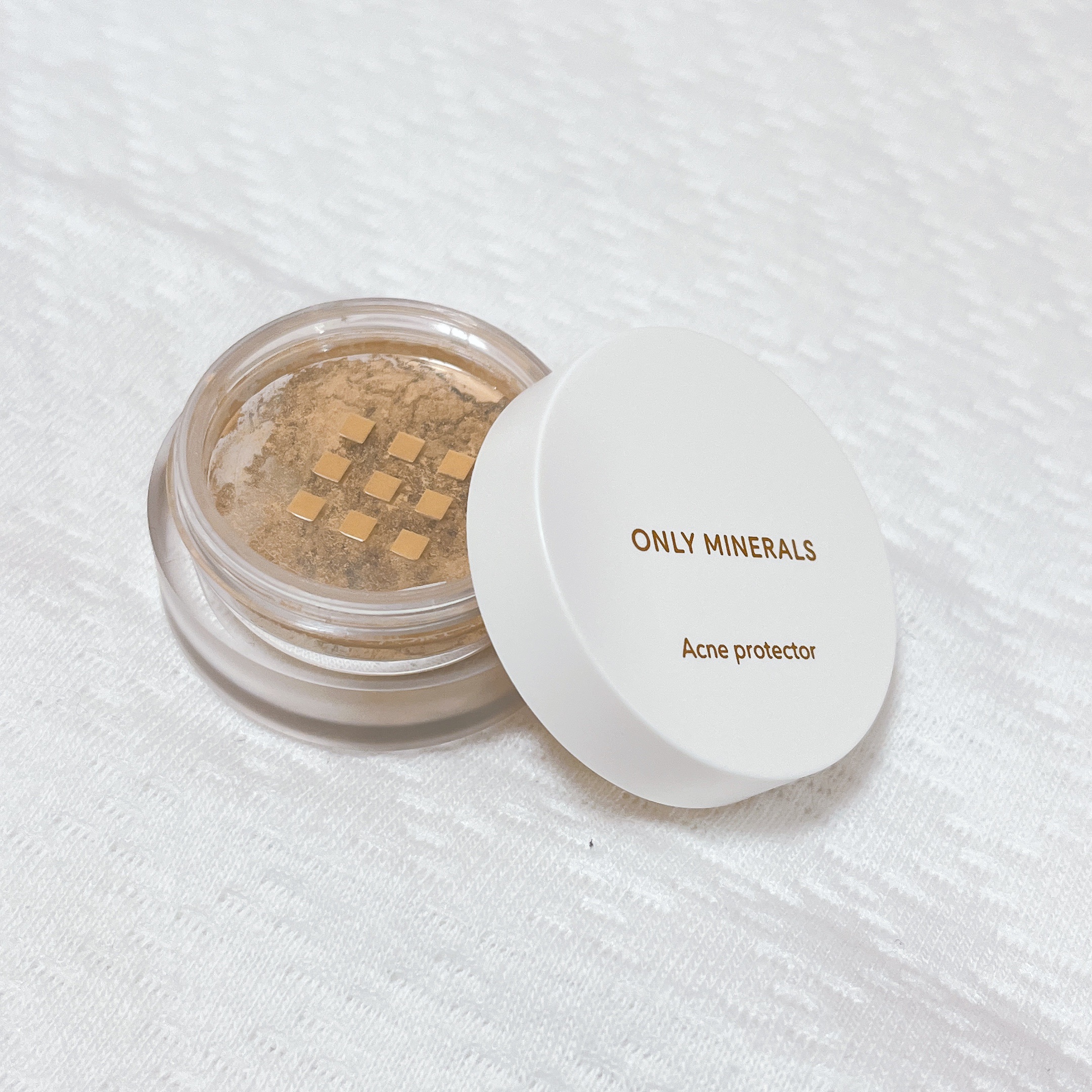 薬用コンシーラー アクネプロテクター/ONLY MINERALS/パウダーコンシーラーを使ったクチコミ（2枚目）