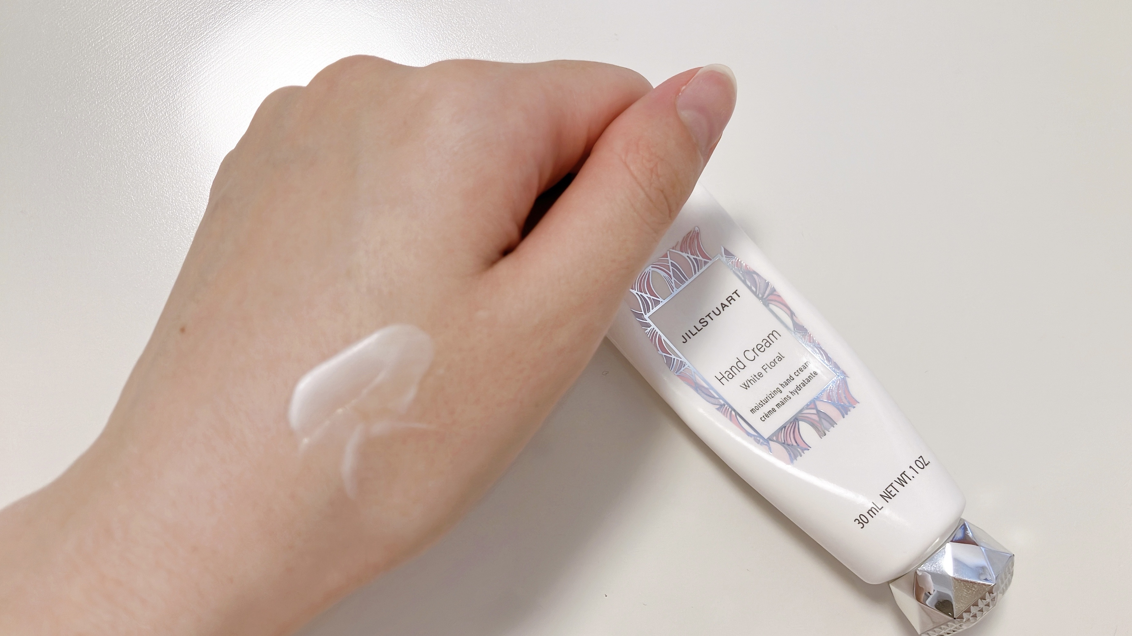 ジルスチュアート ハンドクリーム ホワイトフローラル/JILL STUART/ハンドクリームを使ったクチコミ（3枚目）