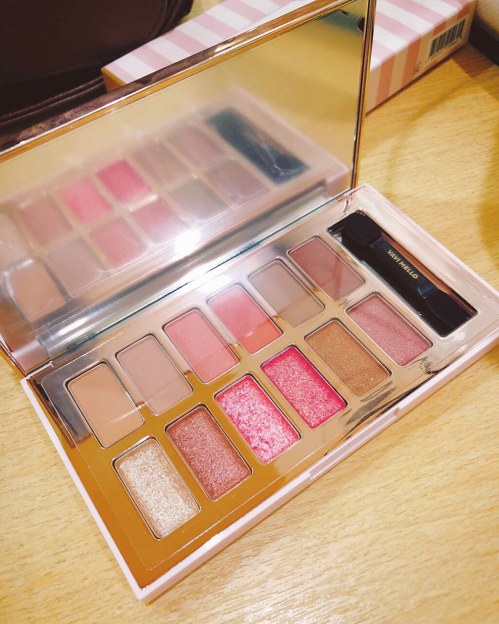 バレンタインボックス3ローズモーメント/VAVI MELLO/アイシャドウパレットを使ったクチコミ（2枚目）