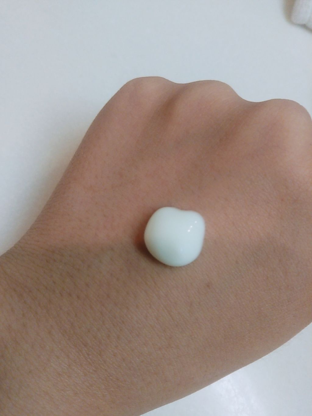 スーパーモイスチャーエッセンス/スキンアクア/日焼け止め・UVケアを使ったクチコミ(2枚目)