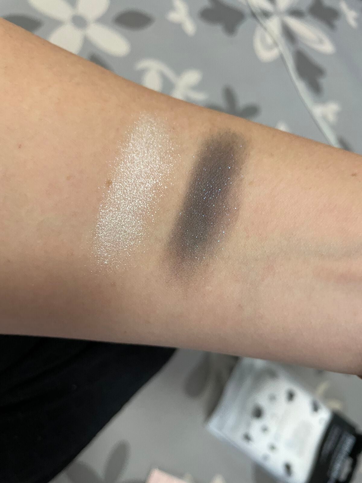 ロイヤルパーティー カスタムアイシャドウ 2P/DAISO/ジェル・クリームアイシャドウを使ったクチコミ(4枚目)