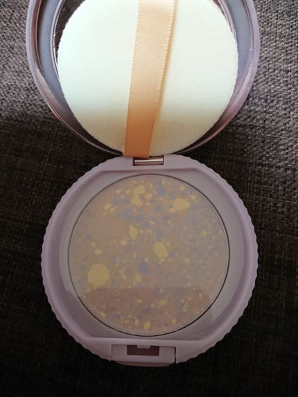 shiny_perfume_uhog on LIPS 「ソバカスや色ムラがきれいに隠せるのに厚塗り感はないです。素肌っ..」(4枚目)