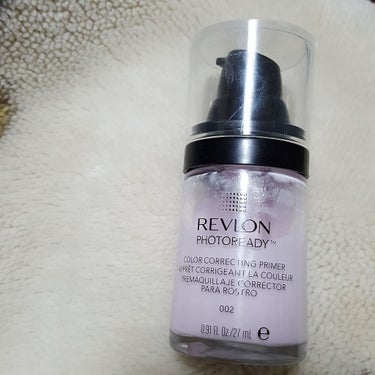 REVLON フォトレディプライマー　#02
<メイクアップベース>　¥1,500
ひと塗で毛穴レス肌になれる軽いつけ心地　

○特に鼻の毛穴の凹凸にファンデーションが落ちてしまって汚くなるのが悩みでし