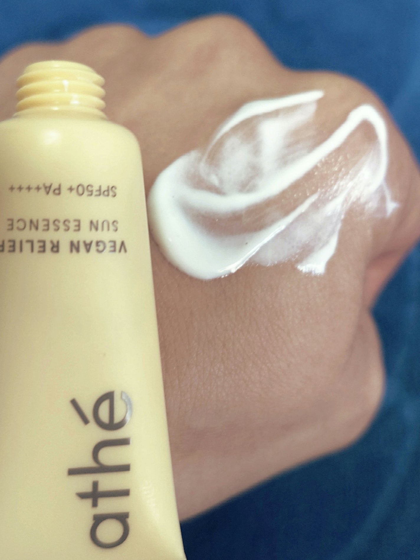 ヴィーガン リリーフ サン エッセンス /athé/日焼け止めクリームを使ったクチコミ(3枚目)