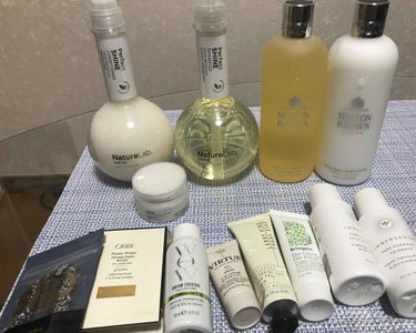 カルトビューティーがヘアケアgoody をやっていた時に買ったシャンプーたちです！
前列がヘアケアgoody で貰ったもの😊🙌
今回もたくさんいただきました💕

購入品はネイチャーラボとモルトンブラウン