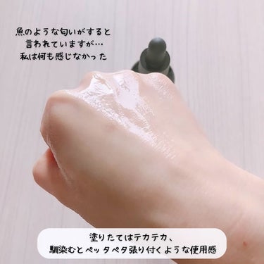 「COSRX / ザ・ビタミンC23セラム」
20ml 2,300円

ビタミンCを23%と超高配合しているのに、
価格が2,000円台と言う安すぎる美容液…！
値段バグっていませんか⁉︎🫢

オ○ジC25が12ml 11,000円なのを考えると、
若干VC濃度は低いものの（25%→23%）
こちらのほうが量が多いし（12ml→20mlと約2倍）
値段も1/5程度と言うミラクル設定。

オイルのようなとろりとした感触・使用感。
かなりテカテカするので馴染むまで少し時間がかかります。
最初何も知らずにスポイト1回分使っていたら、
全然馴染まないしメイクした時にファンデがドロッドロになってしまった😂
使用量は数滴で良いみたいですw

私は特に何も感じなかったのですが、
ツナ缶、魚臭いと言う口コミをよく見かけます…🐟
色はクリアイエローで、時間が経つと段々オレンジ色に変色してしまうみたい。
そうなる前に使い切ったほうが良さそう。

VCは毛穴に効くと言われているので期待していますが、
私は頑固な開き毛穴なのでどうだろうな〜と思っています。
朝のみ使用で2週間程経ちますが、
今のところまだ変化は起きていません。
とりあえずこの春に1瓶使ってみようと思います。

VC製品を使うと肌が温かくなる事が多いのですが、
このセラムは何も感じませんでした🤔
ちゃんとVCが有効な状態なのか（変質していないか）
正直少しだけ不安に感じました💦
ちなみにVC13%の商品もあり、そちらはC23より350円安くて1,950円だそう（安すぎ）

#PR #COSRX #コスアールエックス #韓国コスメ #スキンケア #ビタミンC #ビタミンC美容液 #VCセラム #美容液￼ の画像 その2