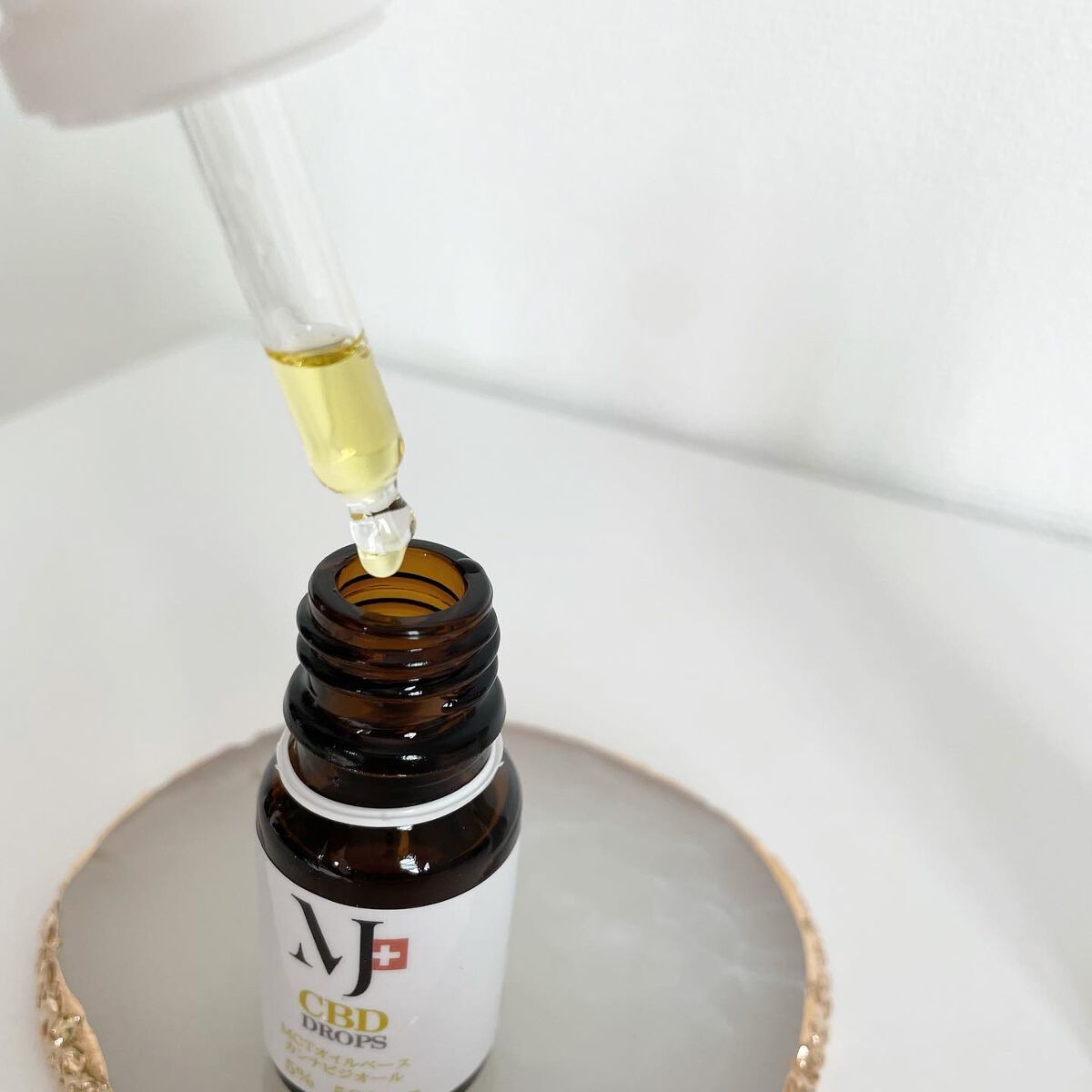 ðããŒããð¿âšãã©ãã100 on LIPS ã.ãã¡ãã¯ãCBDããããã¹MCTãªã€ã«ããŒã¹10mlã§ãâ¡M..ãïŒ3æç®ïŒ