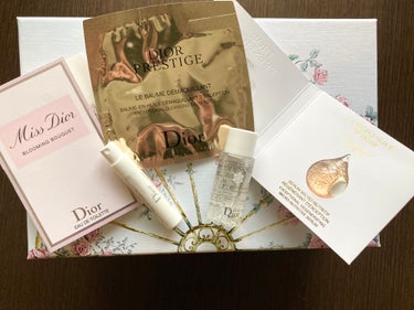 Dior プレステージ ラ ムースのクチコミ「友達から誕生日プレゼント🎁でdiorの洗顔もらったよ〜😆

香りはDiorのバラ🌹✨

洗い上.....」（3枚目）