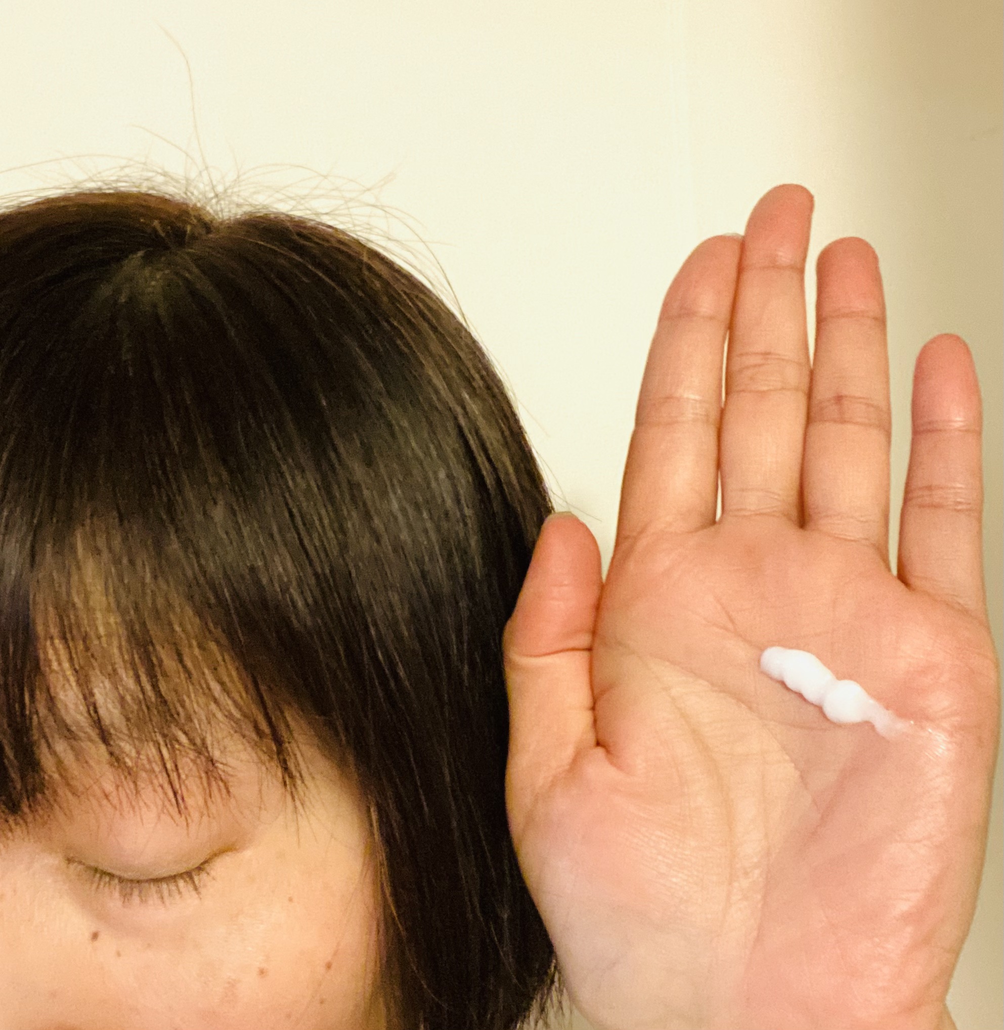 ブラック フレグランス スタイリング ヘアエッセンス/LEXILIS/アウトバストリートメントを使ったクチコミ（2枚目）