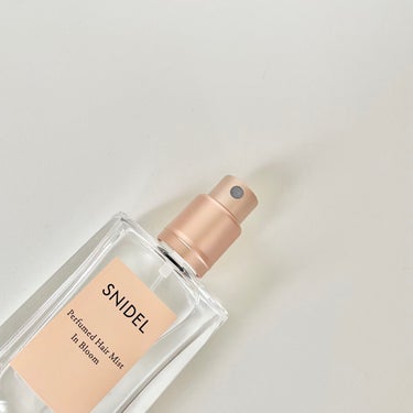 SNIDEL BEAUTY スナイデル パフュームド ヘア ミスト In Bloomのクチコミ「cosme…✎
⁡
☑︎snidel beauty パフュームドヘアミストインブルーム
⁡
天.....」（2枚目）