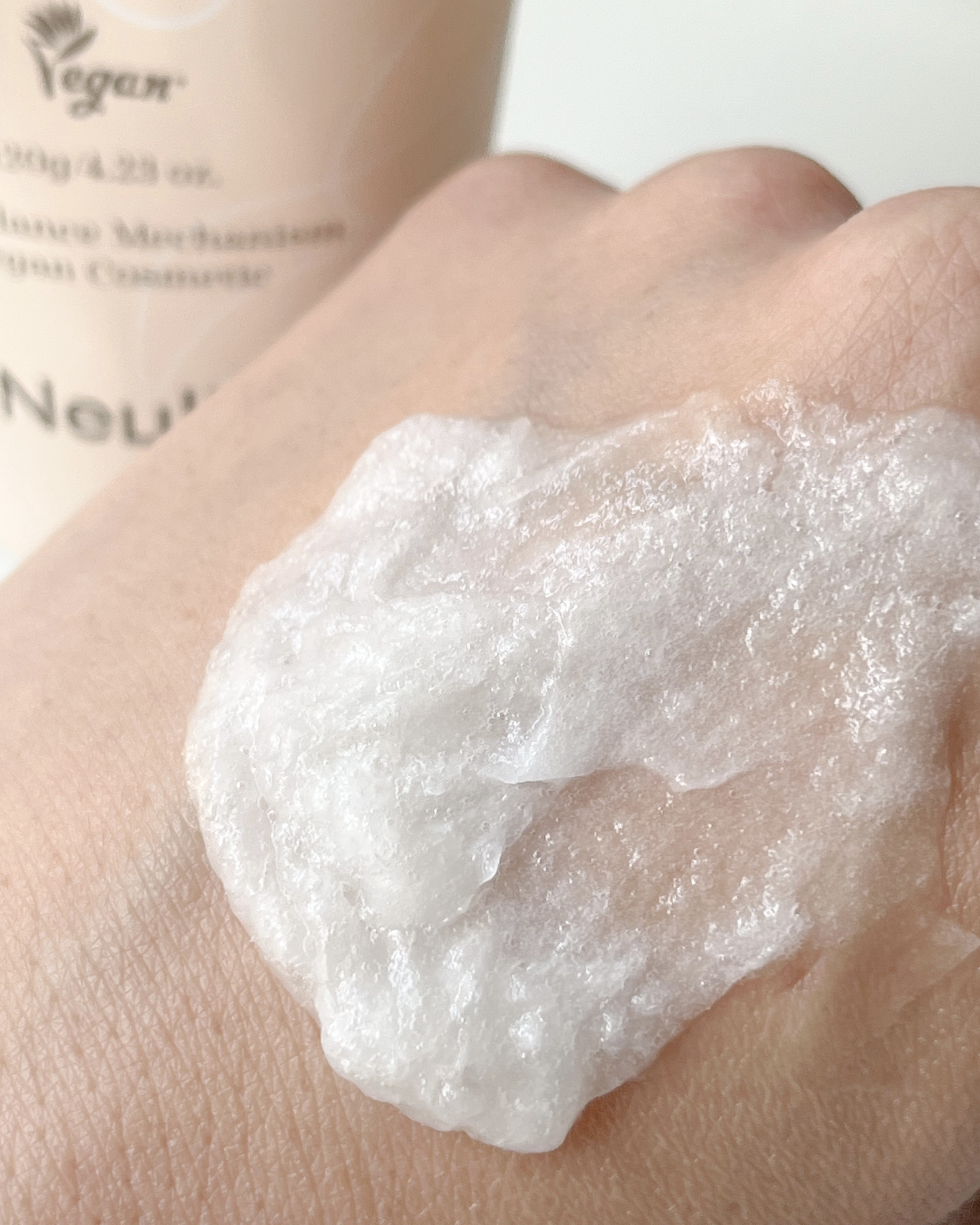 Neulii 済州ツバキマイルドフォームクレンザーのクチコミ「Neulii　済州ツバキマイルドフォームクレンザー

✨弾力改善・肌の鎮静・抗酸化効果

なめ.....」（2枚目）