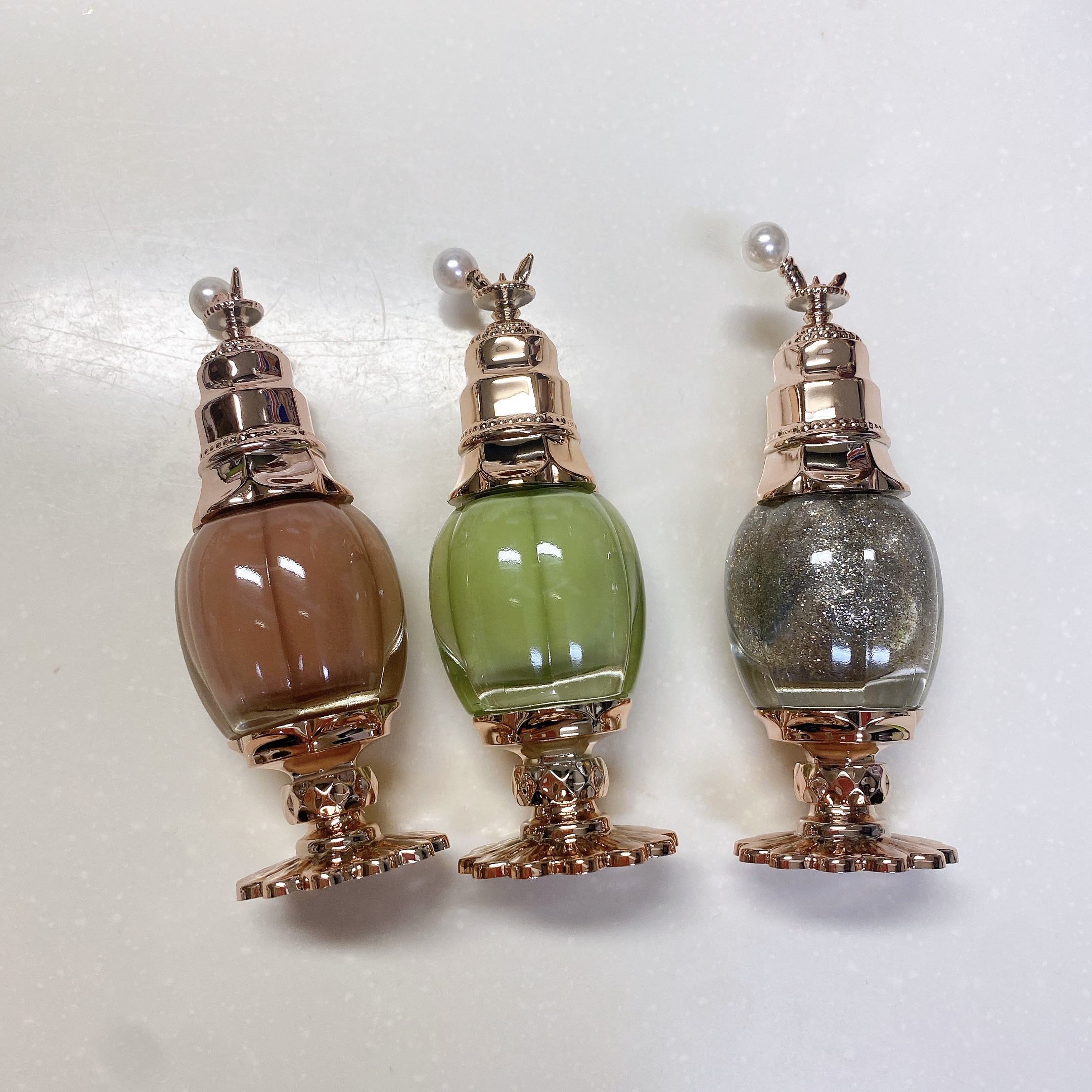 女王のカメオネイルカラー 01 ピンクオパール/COLORROSE/マニキュアを使ったクチコミ（2枚目）