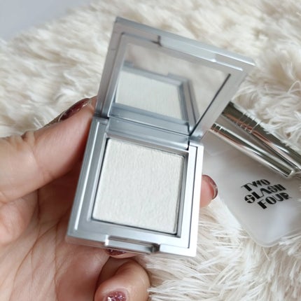 ストロビングフェイスキューブ/TWO SLASH FOUR/ハイライトを使ったクチコミ(4枚目)