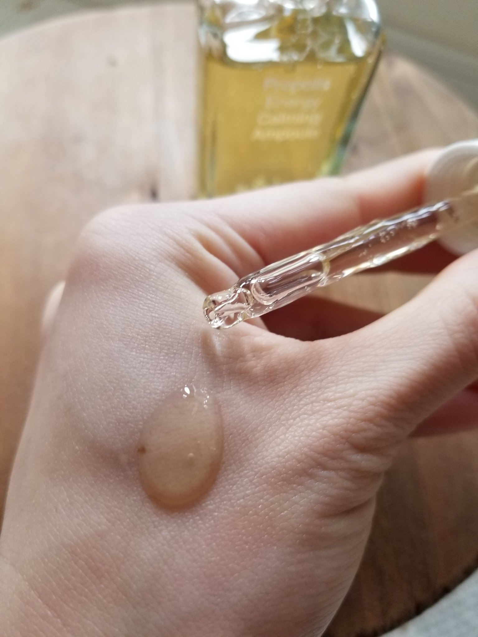 プロポリスエナジーカーミングアンプル/By Wishtrend/美容液を使ったクチコミ（3枚目）