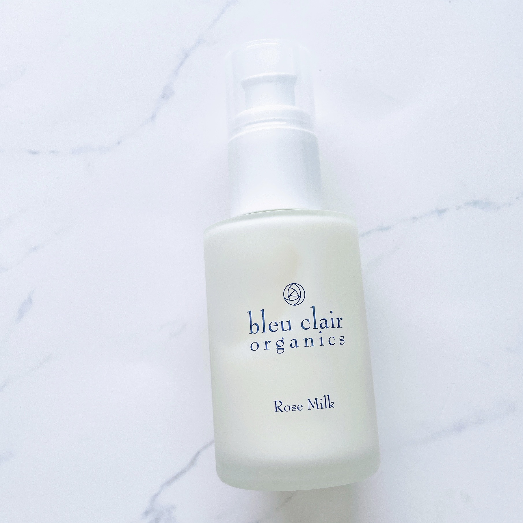 ブルークレール ローズミルクのクチコミ「プッシュ式なのでさっと使えて便利です。
柔らかなテクスチャの乳液です。
なめらかに伸びて、すっ.....」（2枚目）