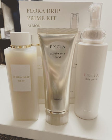 YUYU on LIPS 「アルビオンフローラドリッププレミアムキット✨凄いキット登場です..」(1枚目)