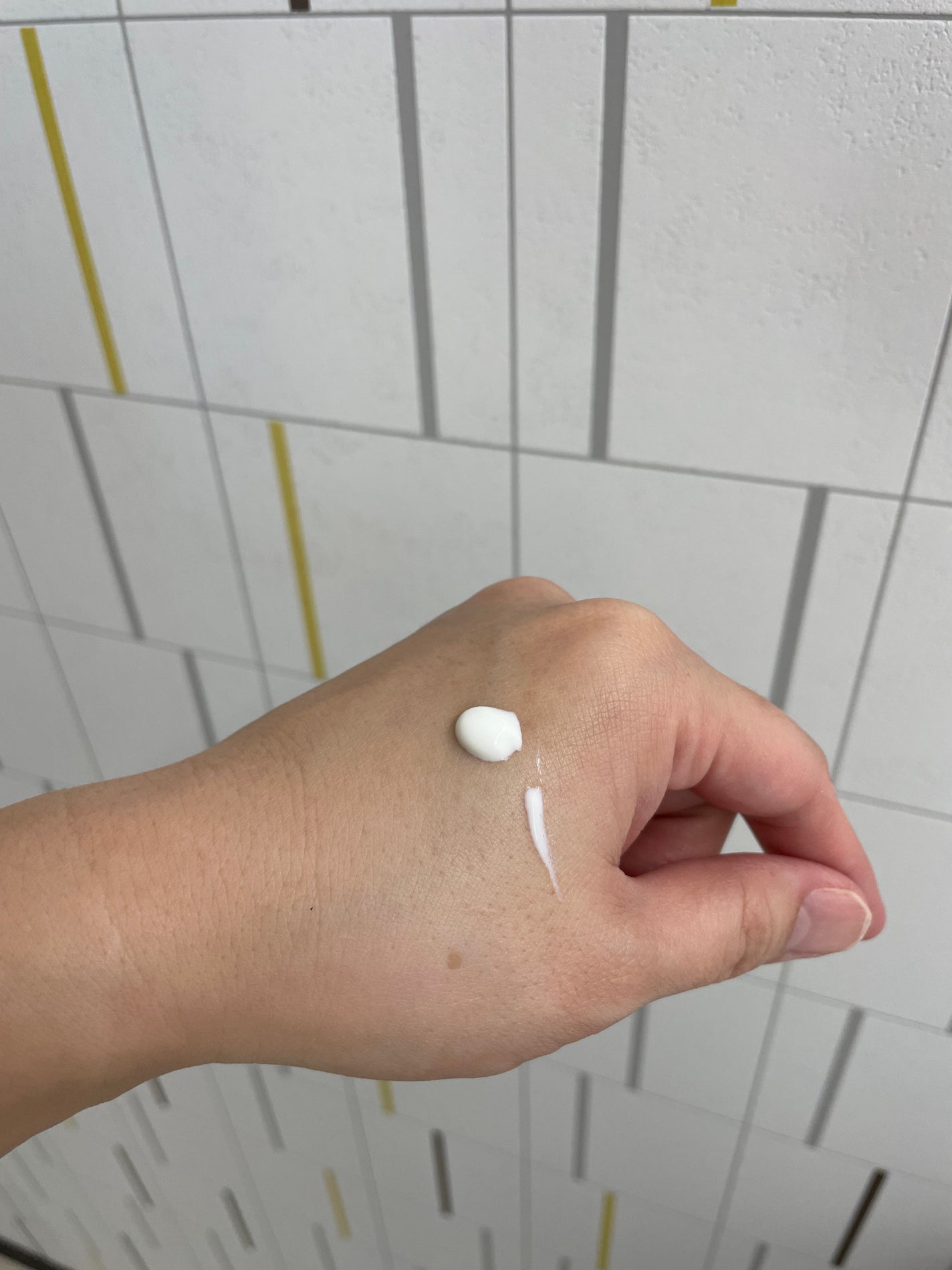 ヒアルーシカ ウォーターフィット サンセラム/SKIN1004/日焼け止めローションを使ったクチコミ(2枚目)