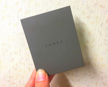 使って結構経つので中汚くてすみません😭01番です。
購入理由:ハイライトが欲しい！鼻高くしたい！と思い人気なこちらを購入しました(笑)

使い方:ファンデーションなどを終わらせた後、最後にハイライトは鼻