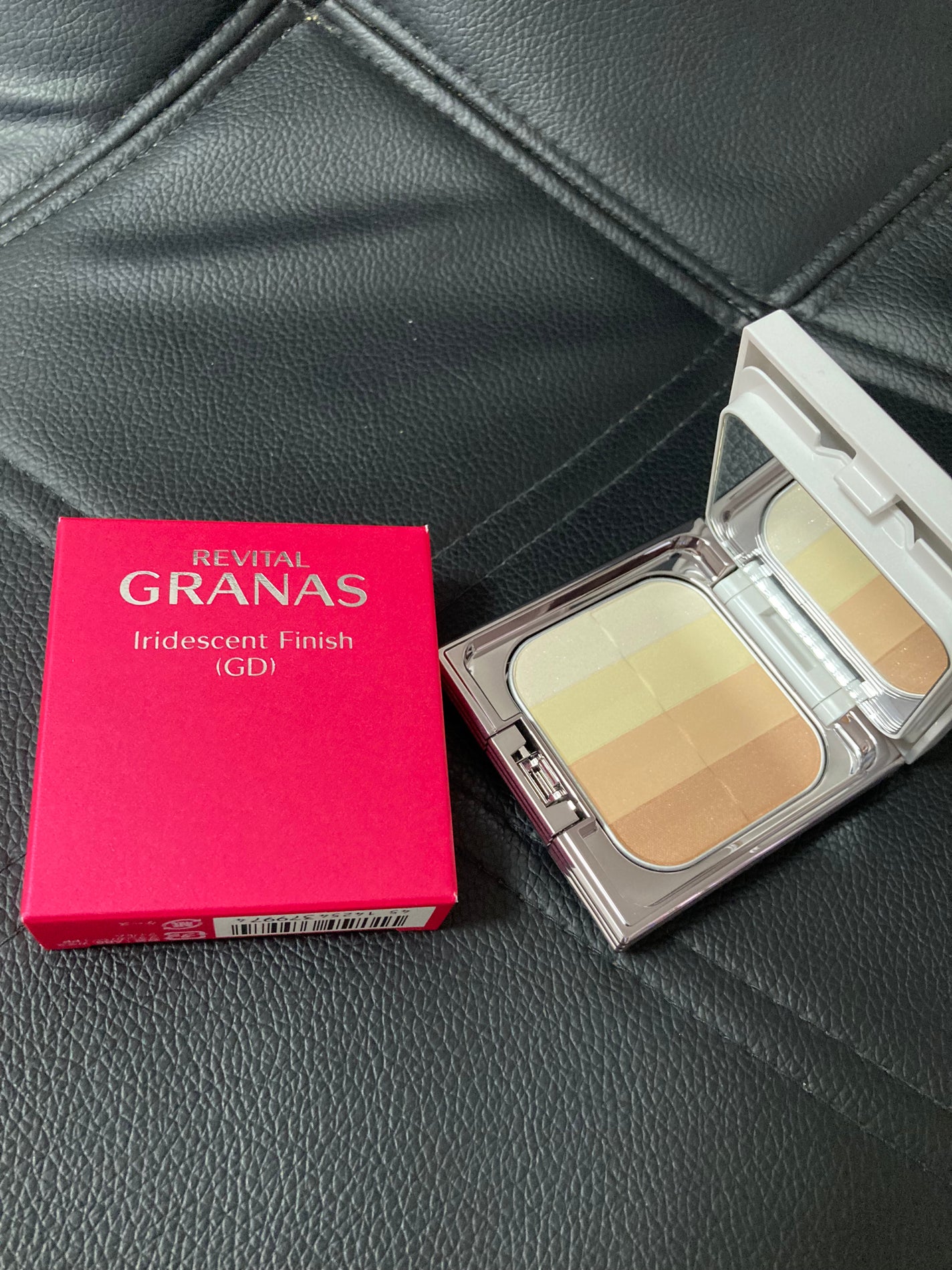 イリデッセント フィニッシュ(GD)/リバイタル グラナス/プレストパウダーを使ったクチコミ(1枚目)