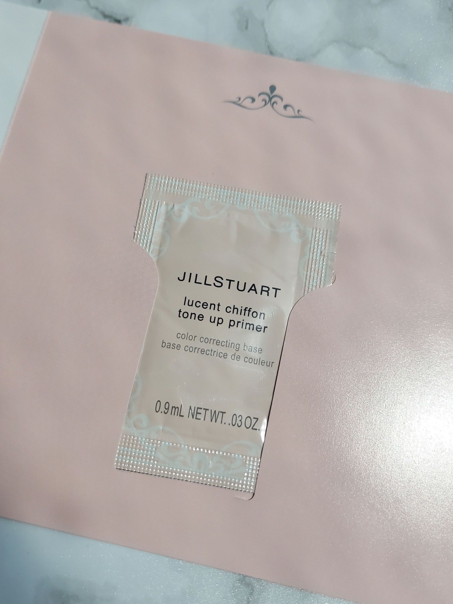 ジルスチュアート　ルーセントシフォン　トーンアップ プライマー/JILL STUART/化粧下地を使ったクチコミ（2枚目）