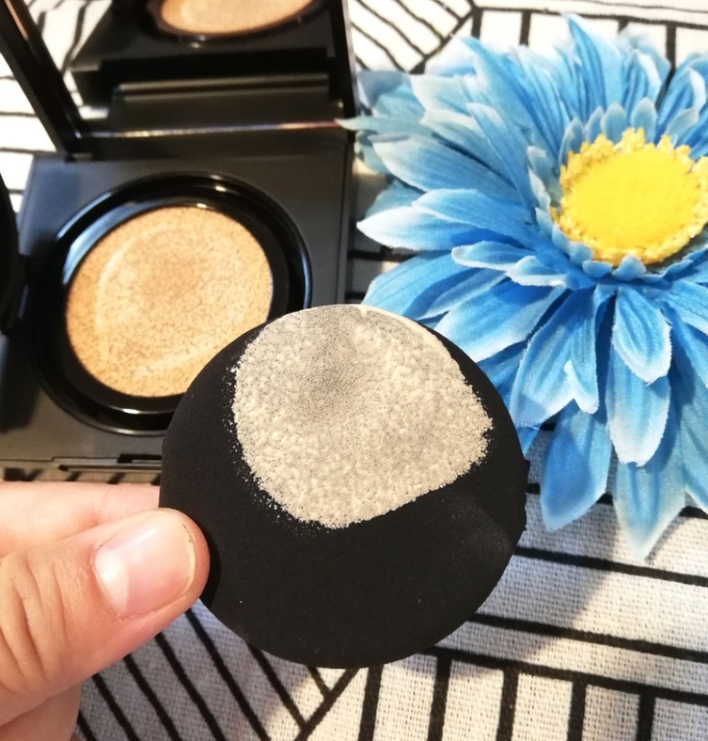 NARS ナチュラルラディアント ロングウェア クッションファンデーションのクチコミ「2019年７月５日に新発売された
大人気のナチュラルラディアントロングウェア
ファンデーション.....」（2枚目）