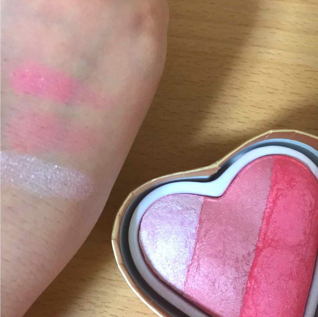 ブラッシング ハート/MAKEUP REVOLUTION/パウダーチークを使ったクチコミ（3枚目）