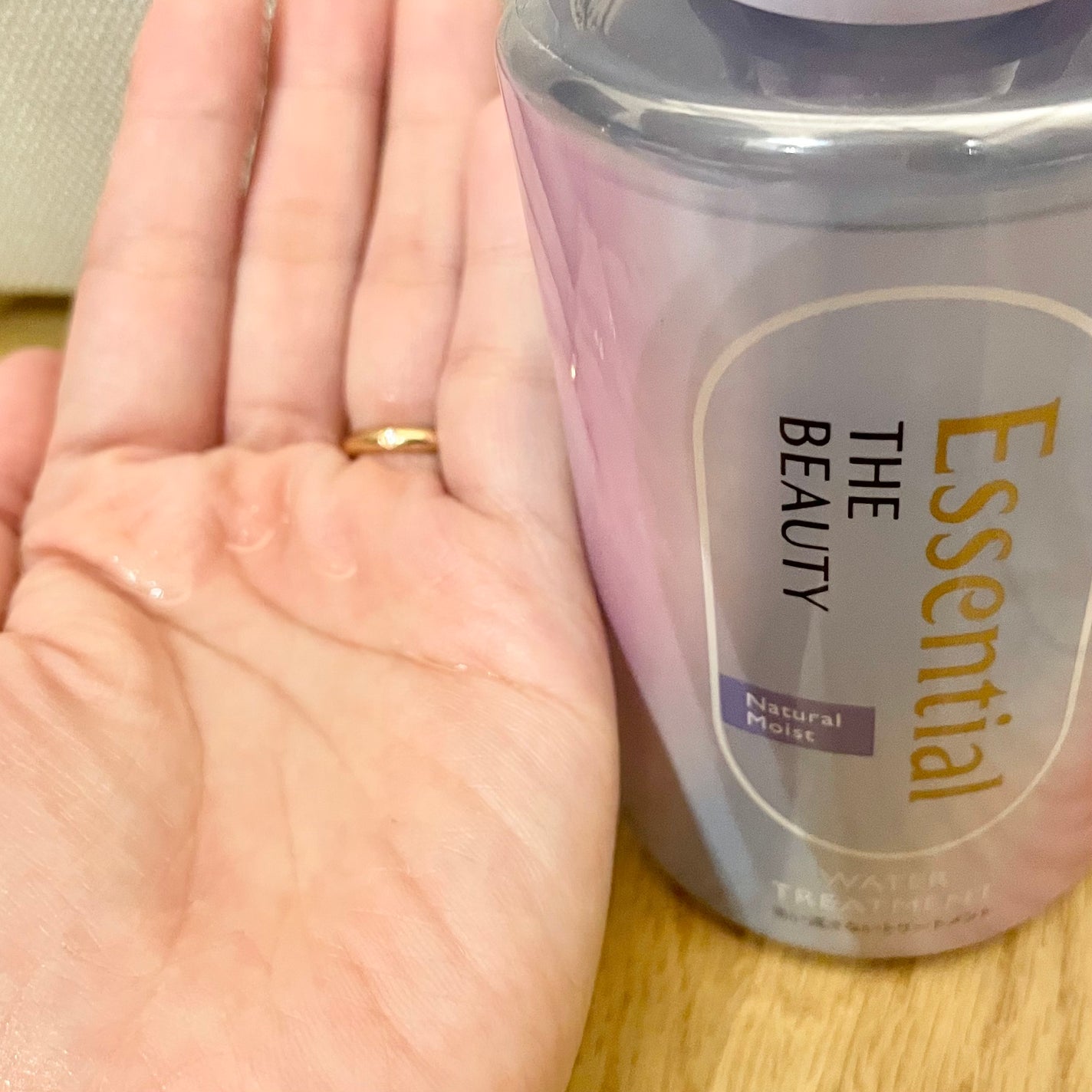 エッセンシャル プレミアム ウォータートリートメント ナチュラルモイスト/エッセンシャル/アウトバストリートメントを使ったクチコミ(4枚目)