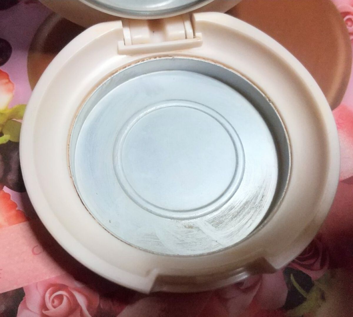 クリームBBパクト/毛穴パテ職人/クリーム・エマルジョンファンデーションを使ったクチコミ（3枚目）