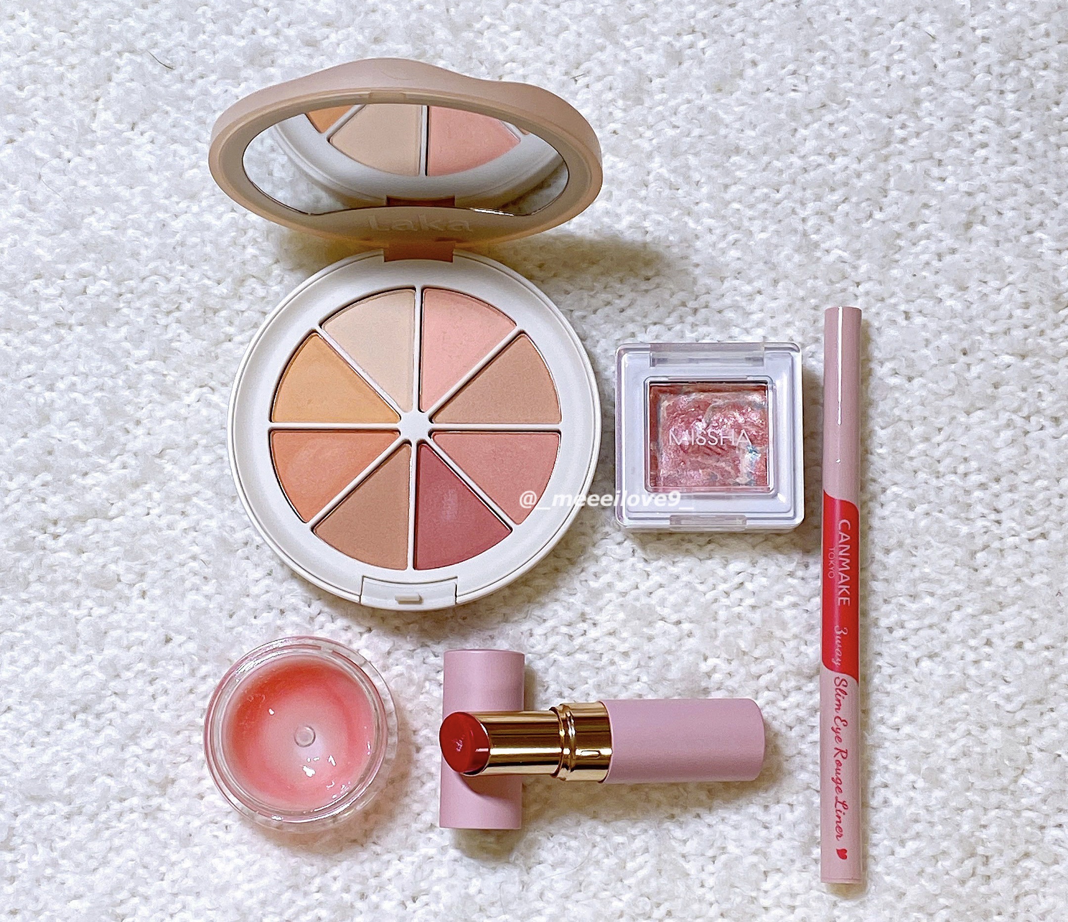 【今日のメイク】
イエベに似合うピンクメイクをしました💘

♡ LAKA ミドルトーンアイシャドウコレクターパレット　
SUNNY  ◯イエベ春◯ 廃盤
くすみがないピンクを選んでグラデを作る

♡ ミシャ　グリッタープリズムシャドウマー